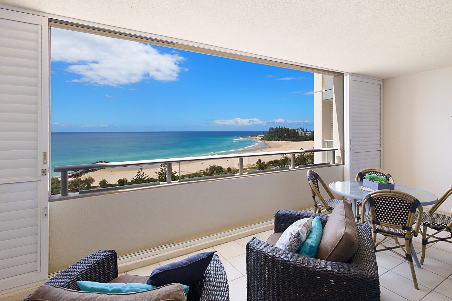 Blue C 1304 Coolangatta Beachfront Min. 3 night stays! Gold Coast