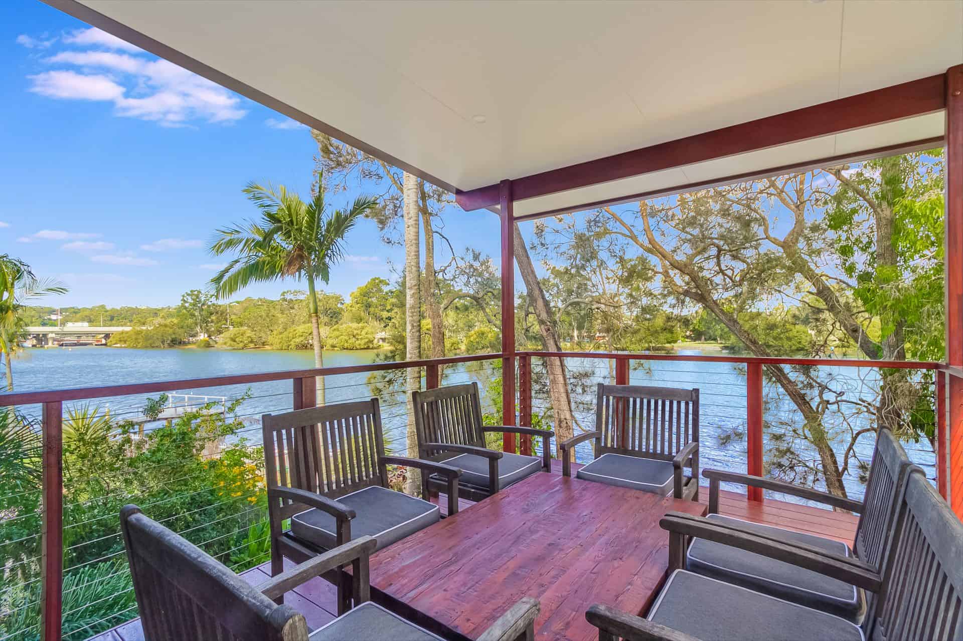 Currumbin Breeze Classic Family Beach House on Currumbin Creek Pet